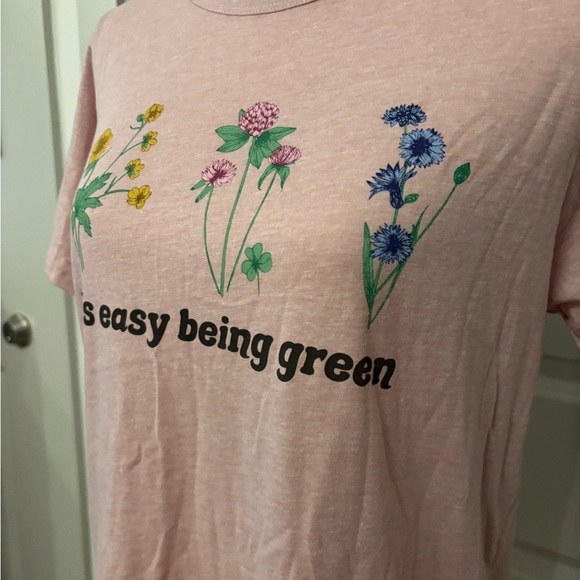 "Its Easy Being Green" floral pink basic tee size XL - Picture 7 of 10